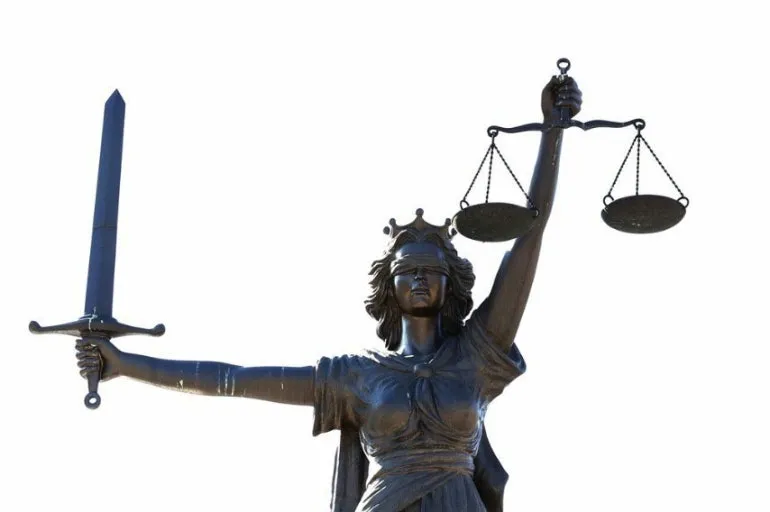 디케 여신상.jpeg