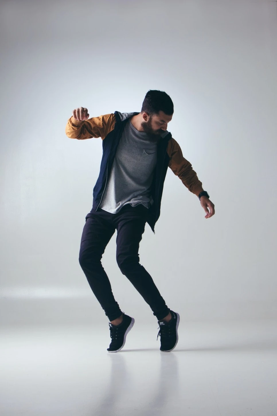 photo-1536129808005-fae894214c73.jpg?type=w966