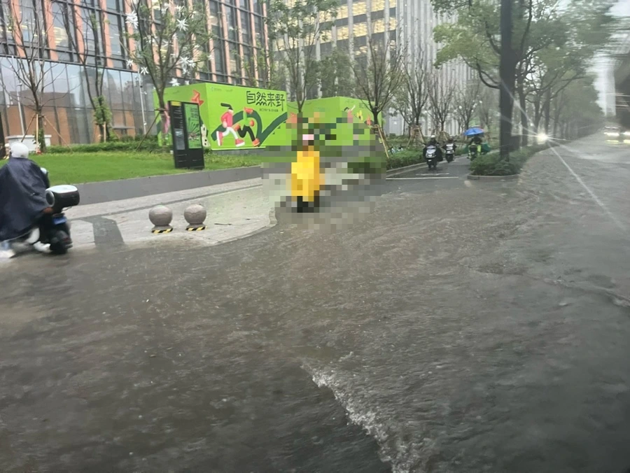 output_2001658285.jpg?type=w966