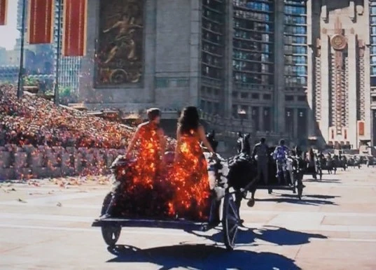 헝거게임 퍼레이드.jpeg