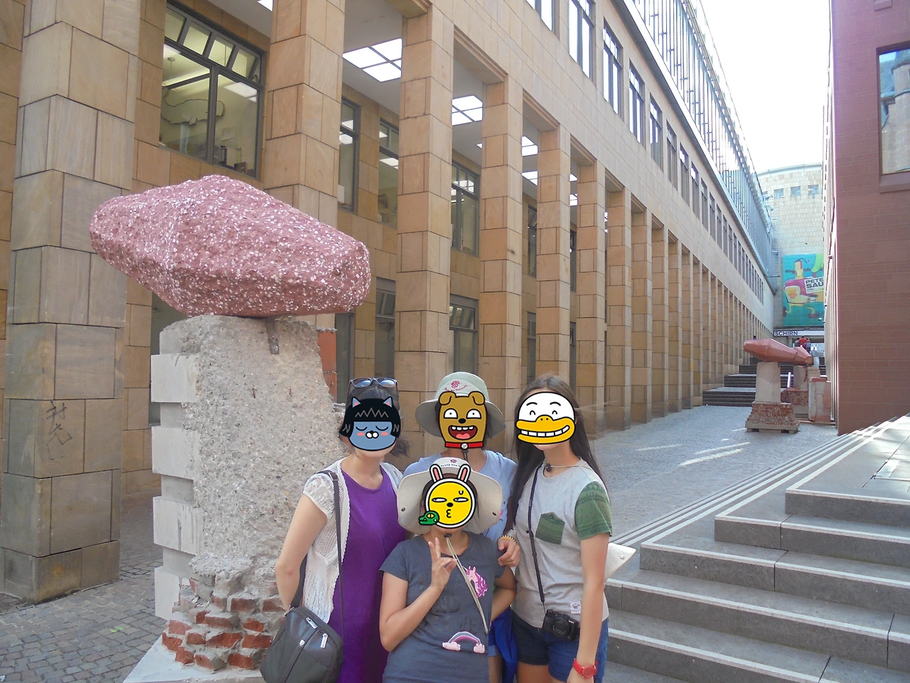 20170802 40일간 유럽15개국 여행 체코 프라하를 떠나 프랑크푸르트(Romer광장, 재래시장, Eiserner 다리, 성 바돌로매 성당) (78).JPG