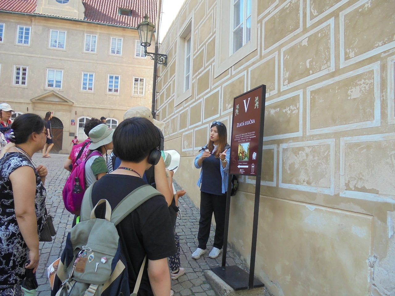 20170801 40일간 유럽15개국 여행 체코 프라하(바츨라프광장,신시가광장,천문시계,구시가광장,카를교,존레논의 벽,프라하성 내 대통령궁,비타 대성당,구황궁,이르지 수도원,황금 소로) (195).JPG