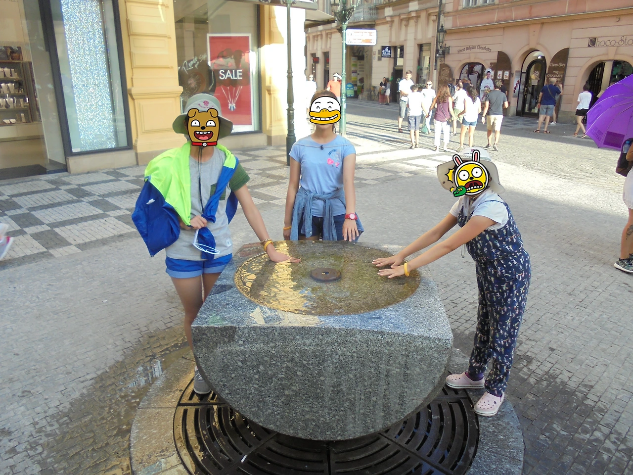 20170731 40일간 유럽15개국 여행 비앤나에서 체코 프라하로 이동(콜코브나 첼리체에서 꼴레뇨 먹기) (79).JPG