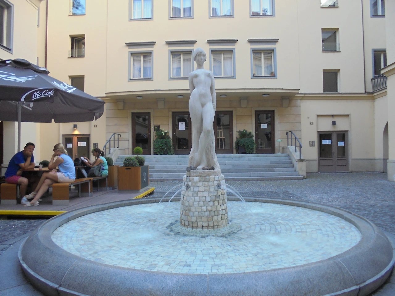 20170731 40일간 유럽15개국 여행 비앤나에서 체코 프라하로 이동(콜코브나 첼리체에서 꼴레뇨 먹기) (130).JPG