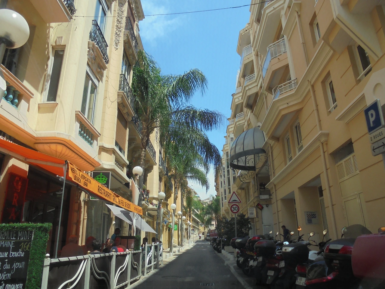 20170712 40일간 유럽15개국 여행 에제, 에제해변, 모나코, 스위스로 이동 (181).JPG