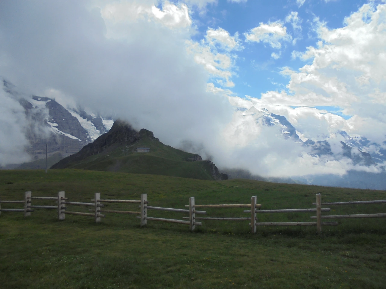 20170714 40일간 유럽15개국 여행 스위스 융프라우 기차와 곤돌라, 케이블카 타고 구경, Thun호수 (95).JPG