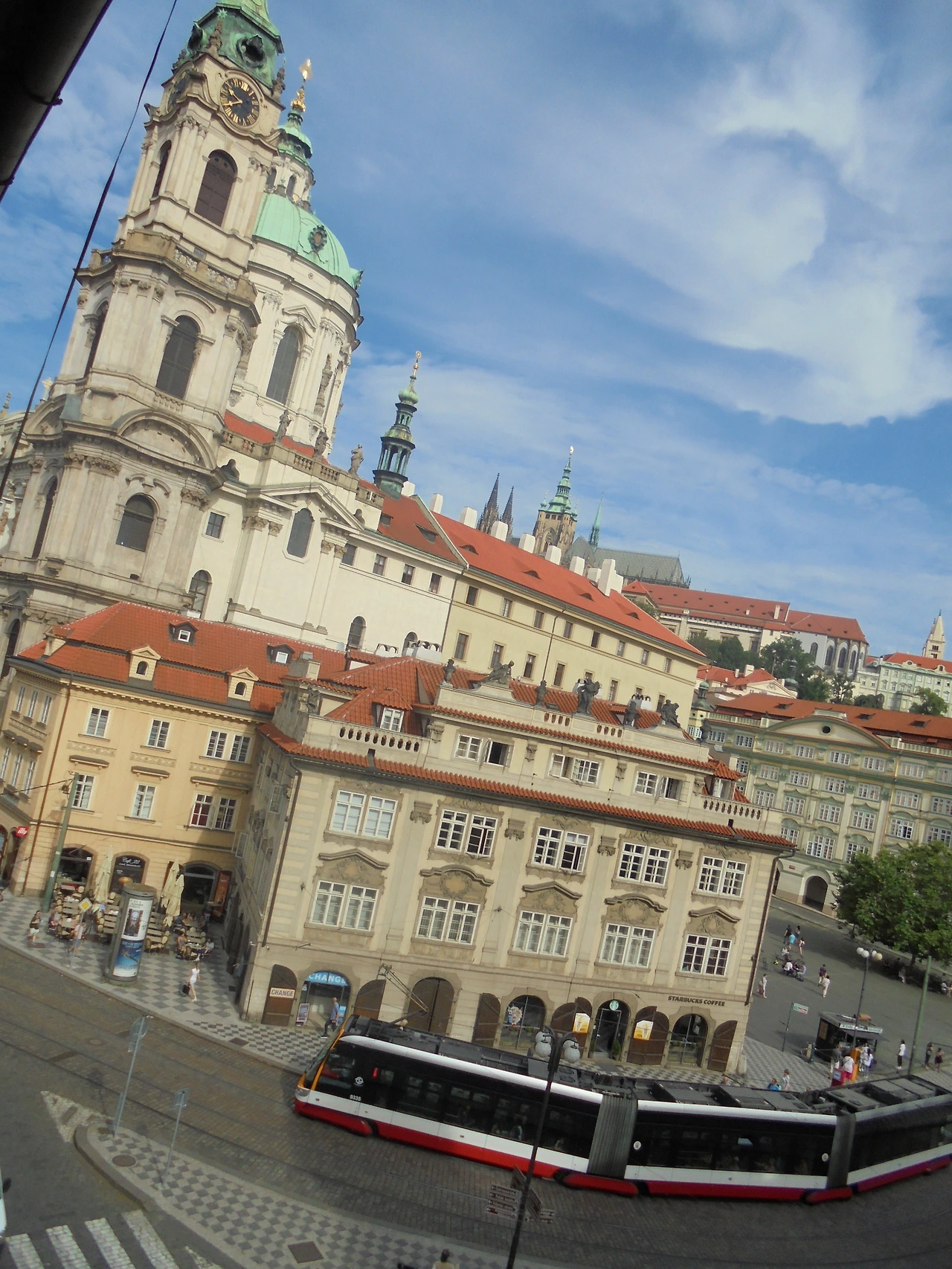 20170802 40일간 유럽15개국 여행 체코 프라하를 떠나 프랑크푸르트(Romer광장, 재래시장, Eiserner 다리, 성 바돌로매 성당) (22).JPG