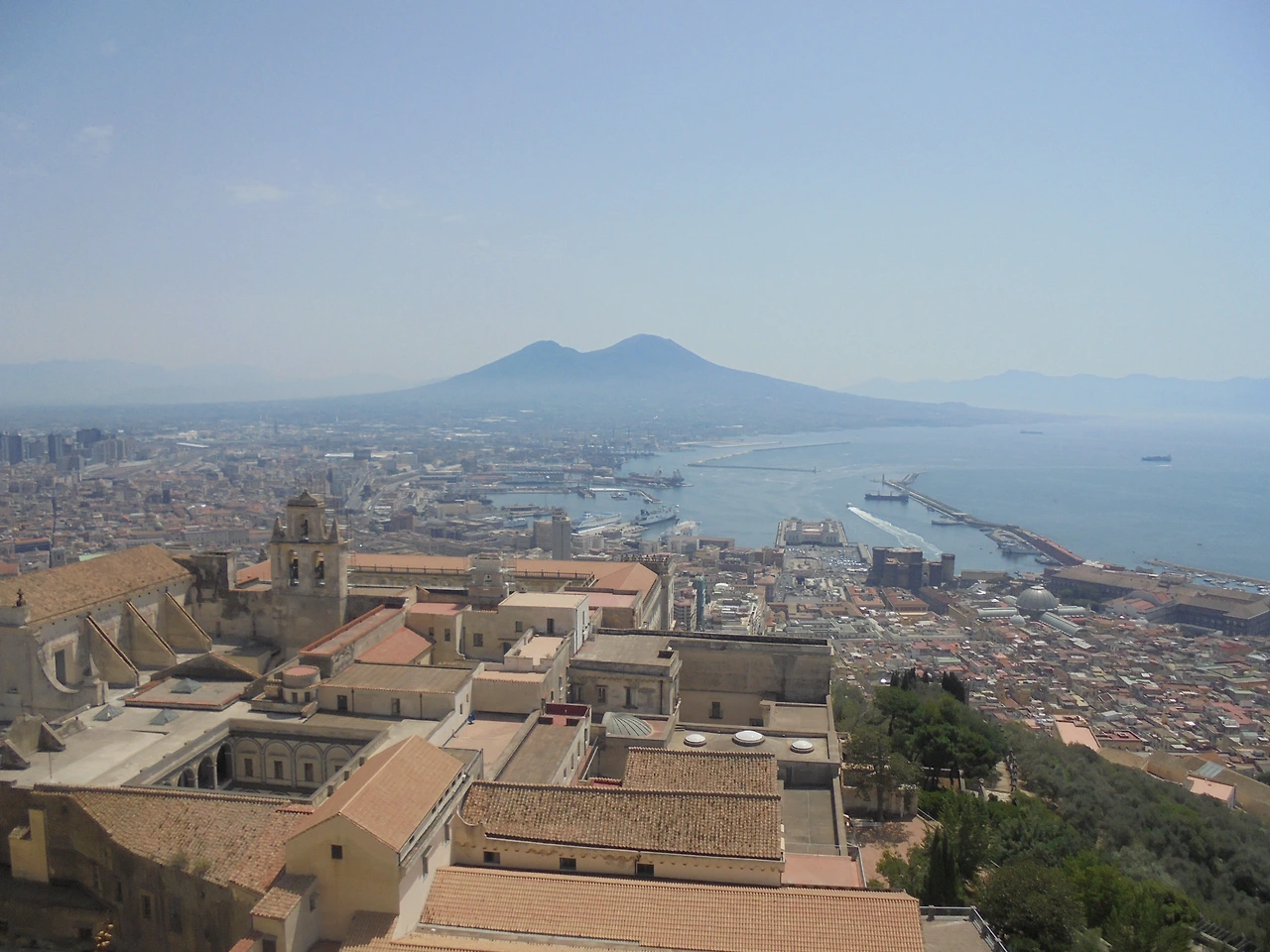 20170722 40일간 유럽15개국 여행 나폴리의 Sant'Elmo 성, Vittoria 광장, Ovo성, Plebiscito 광장, Royal Palace of Naples과 성당, San Carlo 극장, Nuovo성 (54).JPG