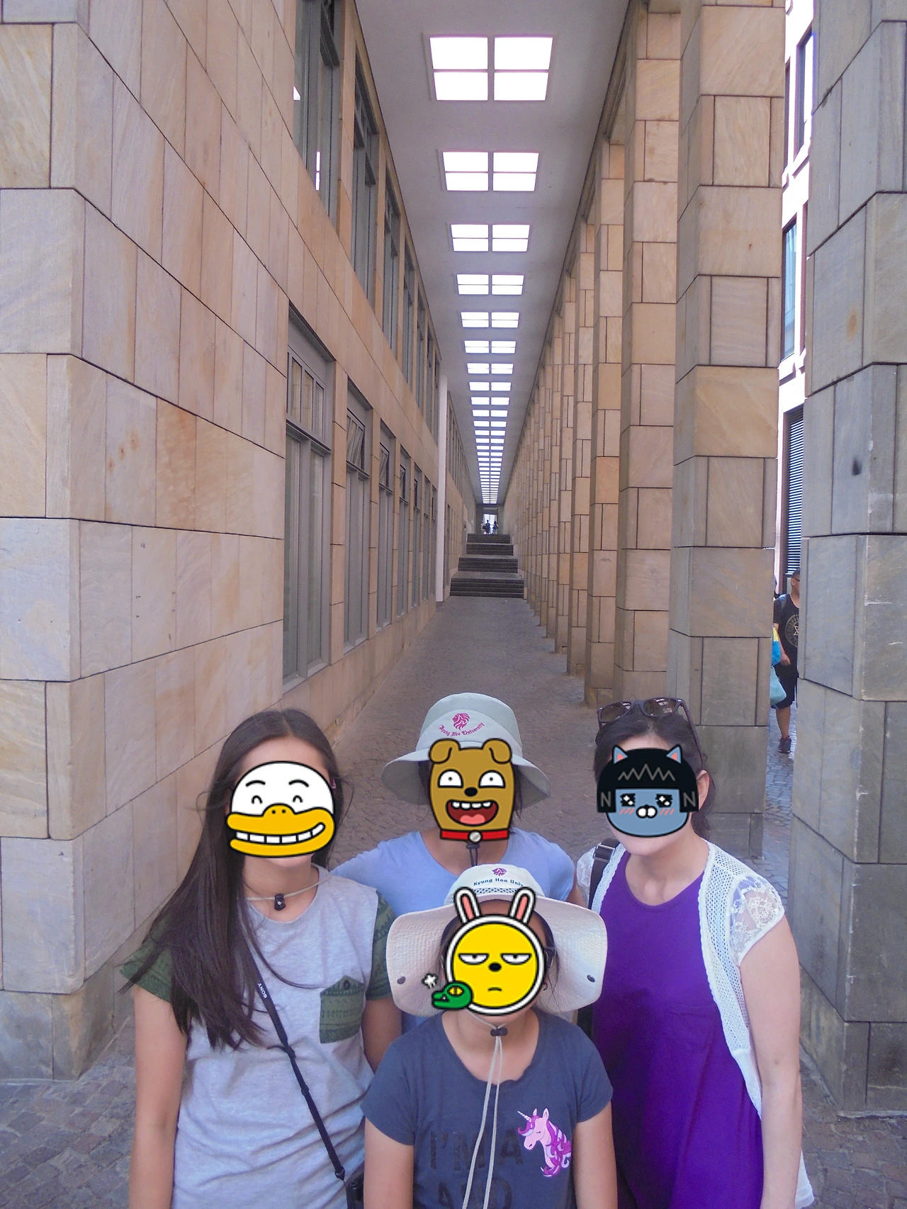 20170802 40일간 유럽15개국 여행 체코 프라하를 떠나 프랑크푸르트(Romer광장, 재래시장, Eiserner 다리, 성 바돌로매 성당) (76).JPG