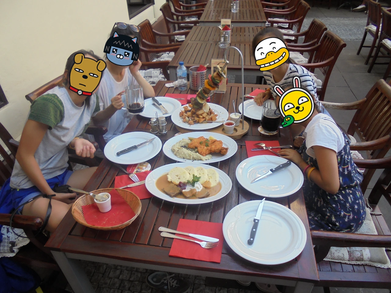 20170801 40일간 유럽15개국 여행 체코 프라하(바츨라프광장,신시가광장,천문시계,구시가광장,카를교,존레논의 벽,프라하성 내 대통령궁,비타 대성당,구황궁,이르지 수도원,황금 소로) (257).JPG