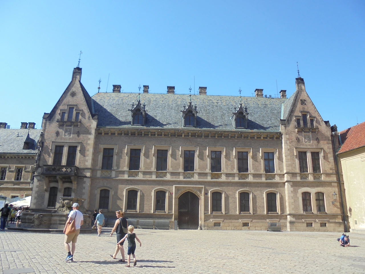 20170801 40일간 유럽15개국 여행 체코 프라하(바츨라프광장,신시가광장,천문시계,구시가광장,카를교,존레논의 벽,프라하성 내 대통령궁,비타 대성당,구황궁,이르지 수도원,황금 소로) (156).JPG