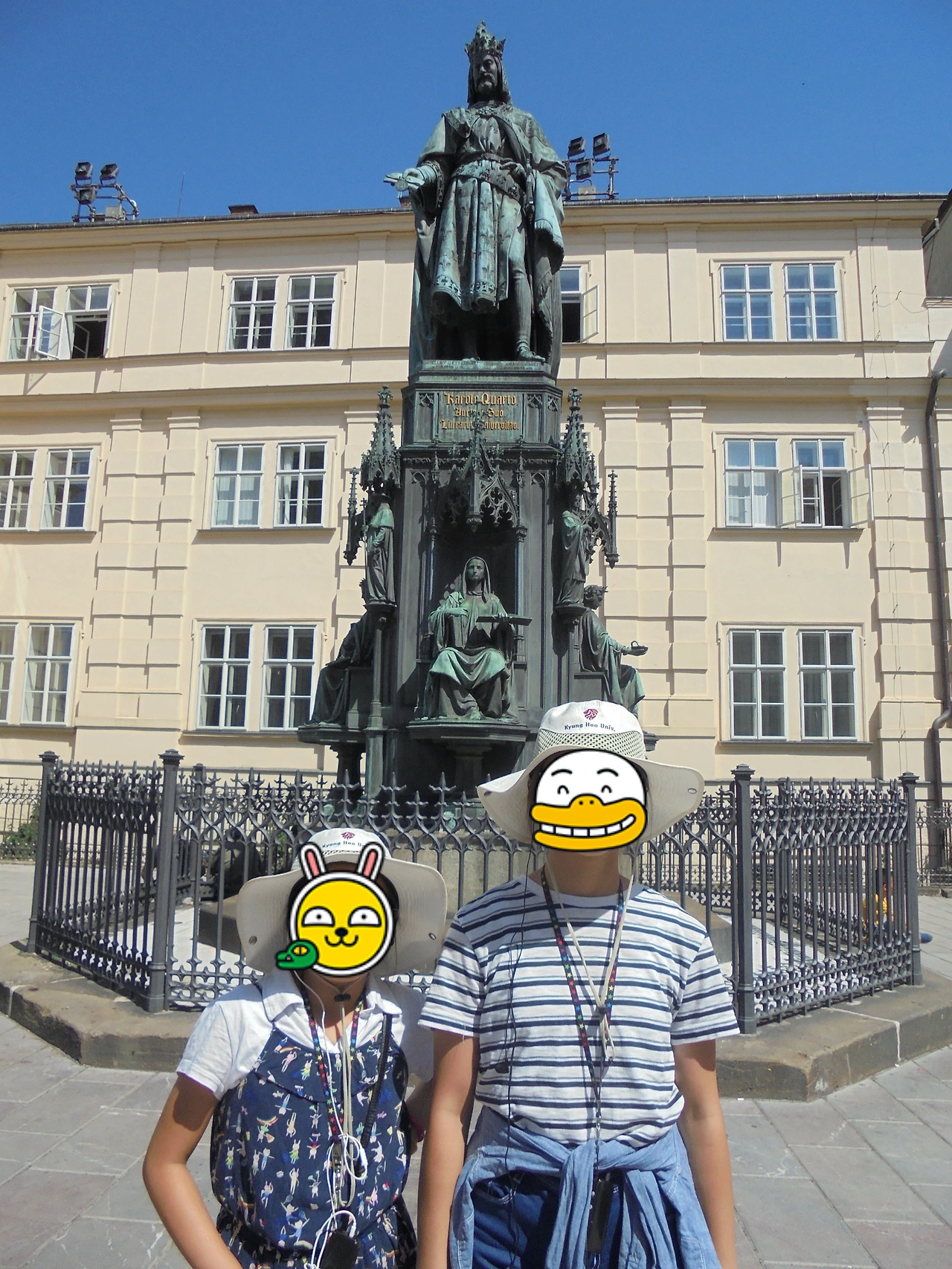 20170801 40일간 유럽15개국 여행 체코 프라하(바츨라프광장,신시가광장,천문시계,구시가광장,카를교,존레논의 벽,프라하성 내 대통령궁,비타 대성당,구황궁,이르지 수도원,황금 소로) (48).JPG