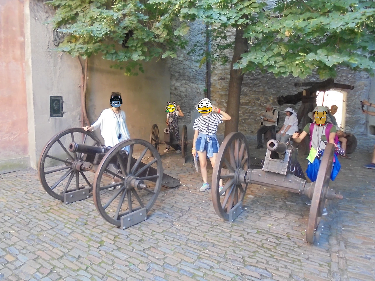 20170801 40일간 유럽15개국 여행 체코 프라하(바츨라프광장,신시가광장,천문시계,구시가광장,카를교,존레논의 벽,프라하성 내 대통령궁,비타 대성당,구황궁,이르지 수도원,황금 소로) (217).JPG