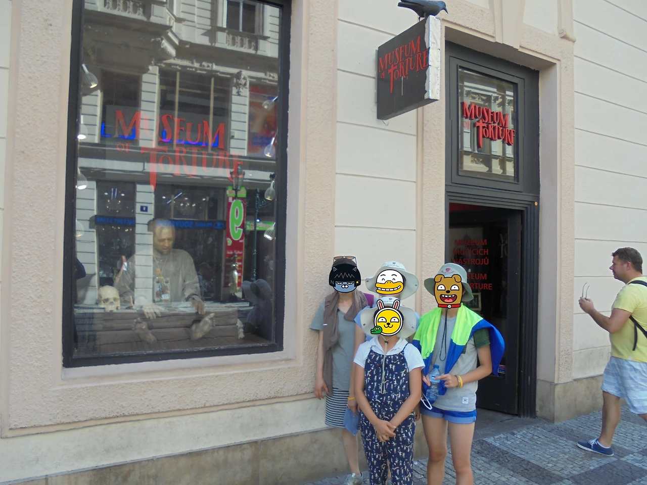 20170731 40일간 유럽15개국 여행 비앤나에서 체코 프라하로 이동(콜코브나 첼리체에서 꼴레뇨 먹기) (58).JPG