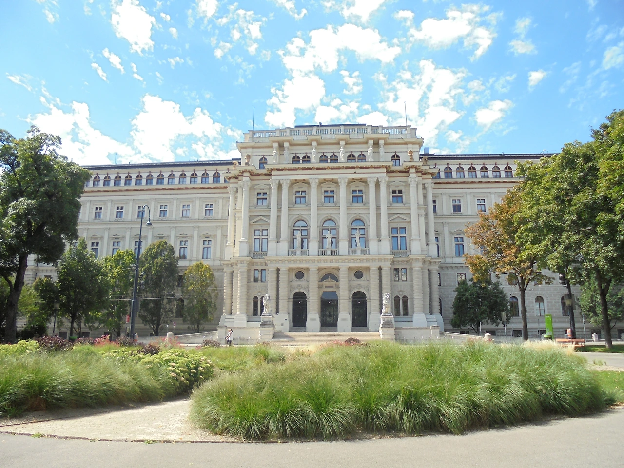 20170730 40일간 유럽15개국 여행 오스트리아 비엔나(현대미술관,슈테판대성당,Hofburg궁전,시청,의회,Albertina,오페라극장,벨베데레궁전,쇤브룬궁전) (148).JPG