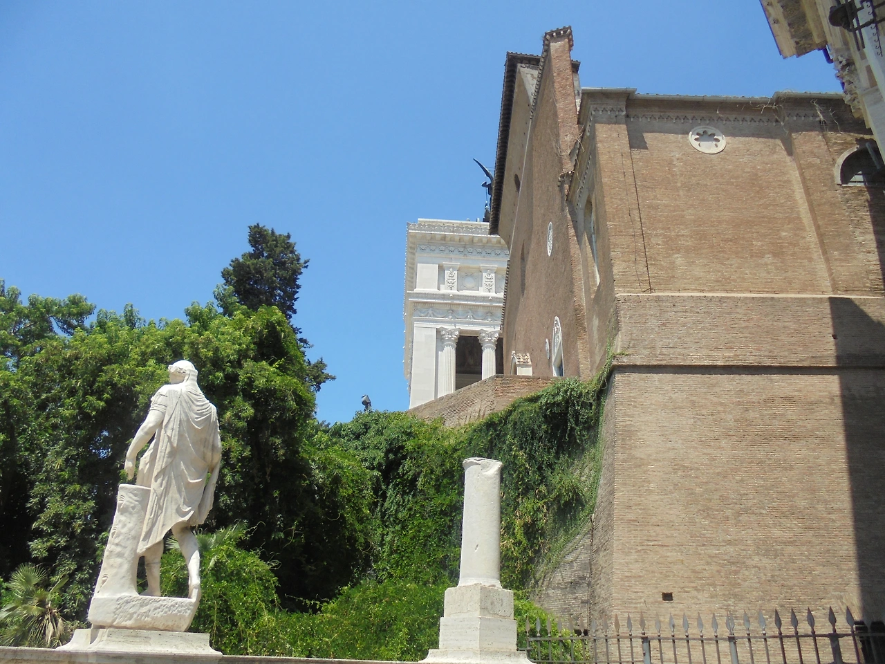 20170719 40일간 유럽15개국 여행 콜로세움과 개선문, 대전차 경기장, 진실의 입, 카타콤베, 캄피돌리오, 포로 로마노, 베네치아 광장, 비토리오 엠마누엘레 2세 기념관, 판테온, 트레비 분수, 스페인 광장 (110).JPG