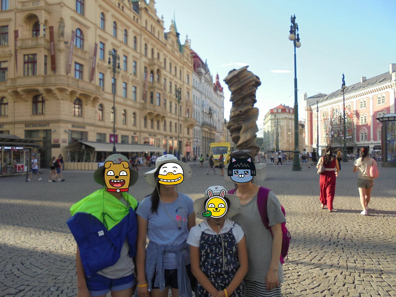 20170731 40일간 유럽15개국 여행 비앤나에서 체코 프라하로 이동(콜코브나 첼리체에서 꼴레뇨 먹기) (68).JPG