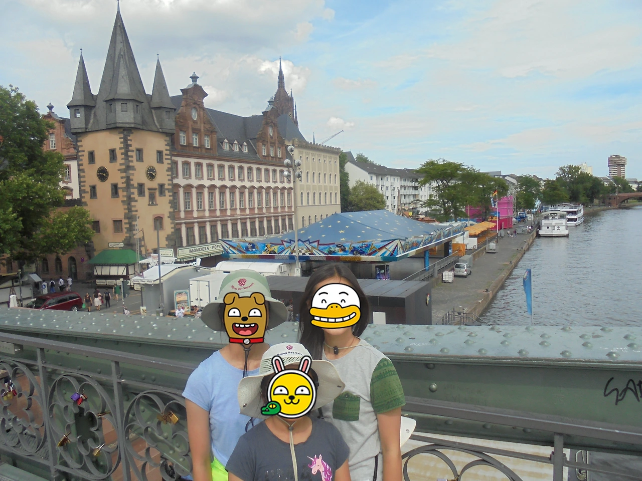 20170802 40일간 유럽15개국 여행 체코 프라하를 떠나 프랑크푸르트(Romer광장, 재래시장, Eiserner 다리, 성 바돌로매 성당) (55).JPG