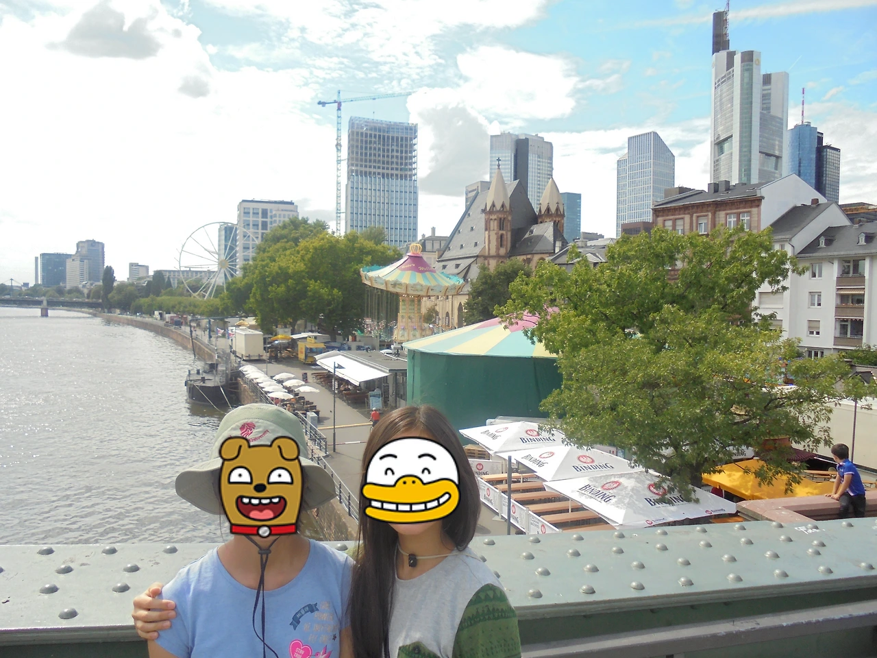 20170802 40일간 유럽15개국 여행 체코 프라하를 떠나 프랑크푸르트(Romer광장, 재래시장, Eiserner 다리, 성 바돌로매 성당) (56).JPG