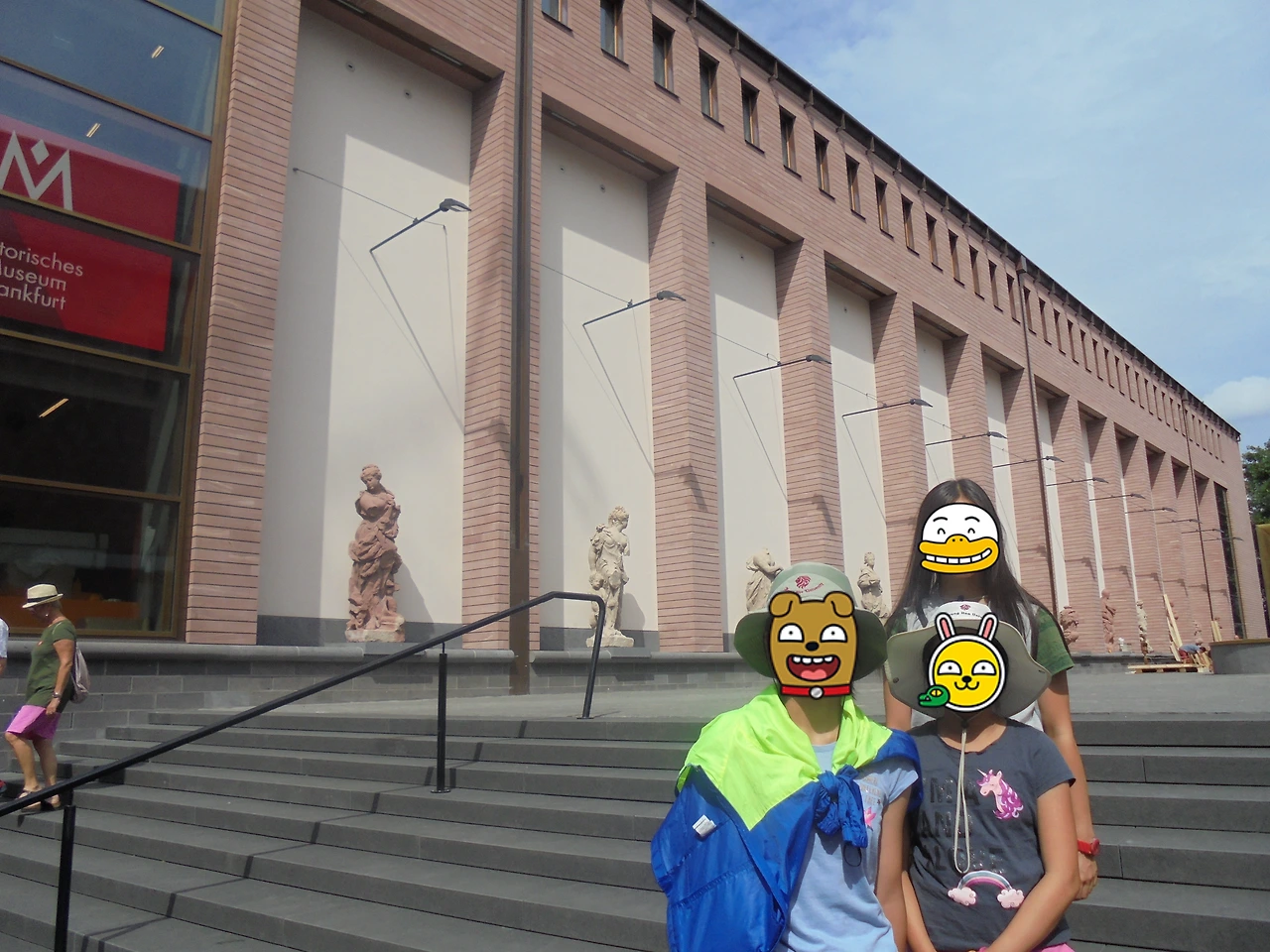 20170802 40일간 유럽15개국 여행 체코 프라하를 떠나 프랑크푸르트(Romer광장, 재래시장, Eiserner 다리, 성 바돌로매 성당) (34).JPG