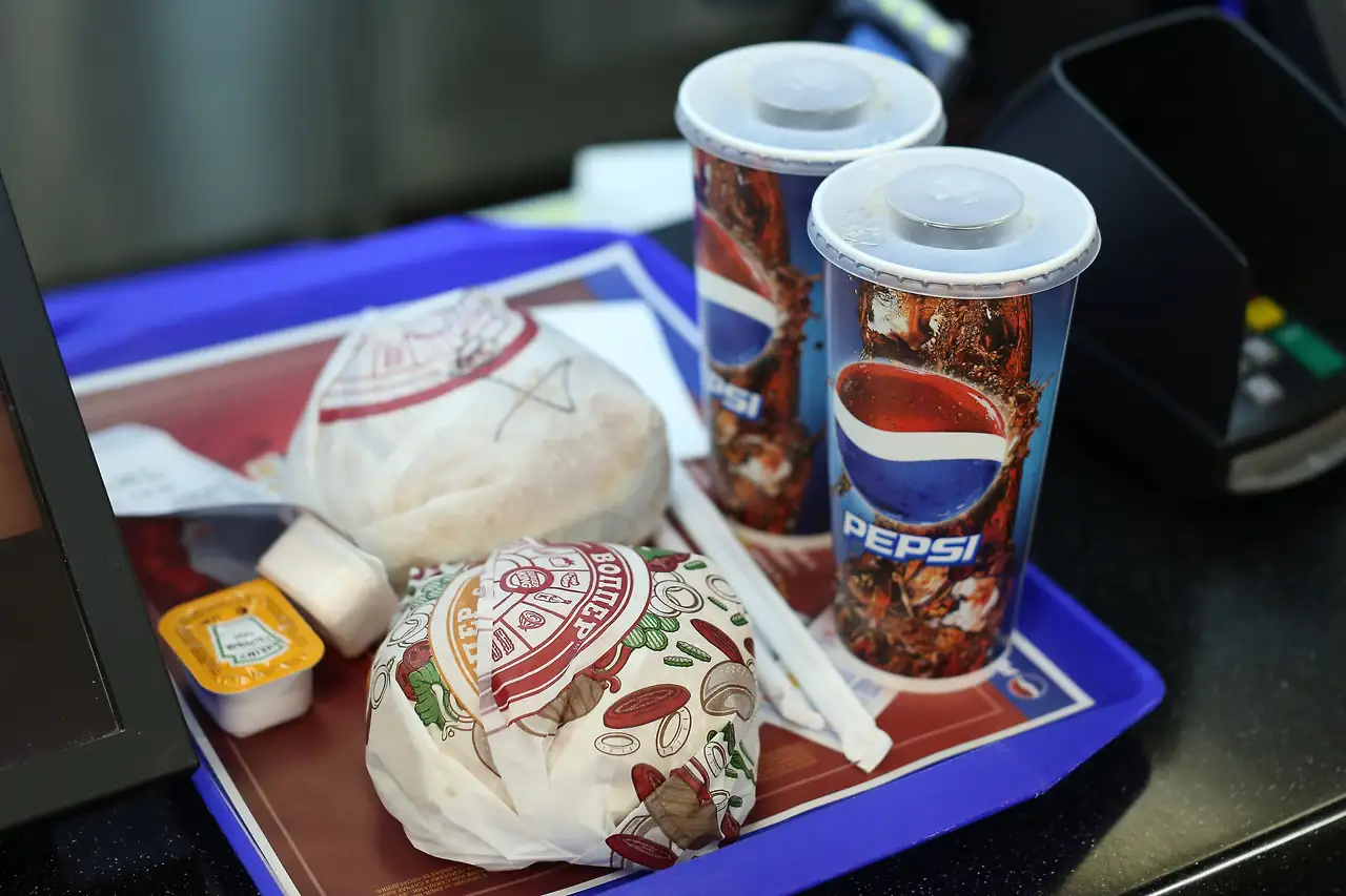 106909998-1626174668071-gettyimages-166059859-RUSSIA_FAST_FOOD.jpeg?v=1626174727&amp;w=929&amp;h=523