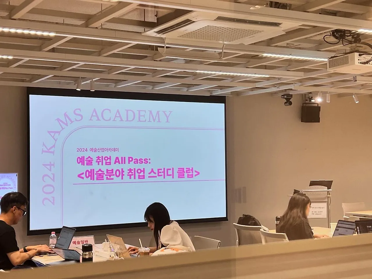 456383465_17986558178705659_156892530669806402_n.jpg?stp=dst-jpegr_tt6&_nc_cat=103&ccb=1-7&_nc_sid=127cfc&_nc_ohc=x_74SyNZDSgQ7kNvgEsUbqq&_nc_zt=23&se=-1&_nc_ht=scontent-ssn1-1.xx&_nc_gid=AupxgYLf-K7EvXZrvTewCha&oh=00_AYDPshEg8mnyVLI6NsHSVW4Nh4HHRagvjYZBntfOp5hC8g&oe=677409A4