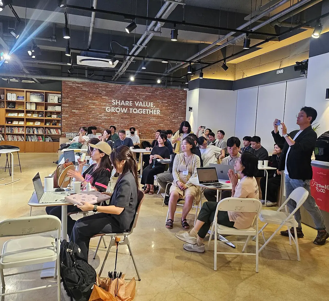 553269948_18529761646045353_484388248235620187_n.jpg?_nc_cat=101&ccb=1-7&_nc_sid=127cfc&_nc_ohc=1KERE3MaQF4Q7kNvwFVQPO2&_nc_oc=Adnt38d5jgvBd8heJUA8ghbKBnQyDgYQ9dhy4ALbcqGiVPWFO0AXkmLlCwdEKd_H7dc&_nc_zt=23&_nc_ht=scontent-ssn1-1.xx&_nc_gid=TNdJkOs3MnCRt--ZwSADnw&oh=00_AfdSMMUL8VfL3q3alSyltQTPLzgmYbBRLAck-LqubZx2nA&oe=68E6FB98