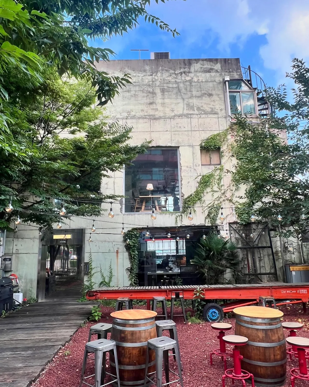 453769112_18450031060045353_3080179497597032856_n.jpg?stp=dst-jpegr_tt6&_nc_cat=108&ccb=1-7&_nc_sid=127cfc&_nc_ohc=H_2EzDpjzAcQ7kNvgGhI8_D&_nc_zt=23&se=-1&_nc_ht=scontent-ssn1-1.xx&_nc_gid=AE7ZmHuYL8ryUnmmZwtOtoQ&oh=00_AYCbpRErdSRsFAh5mzz3PZ-7JueLnw972VRpN0guu5kyUQ&oe=6776B8FC