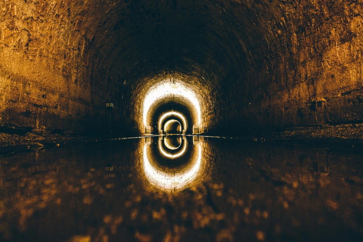 reflection_light_tunnel_dark_sewer-49195.jpg!d