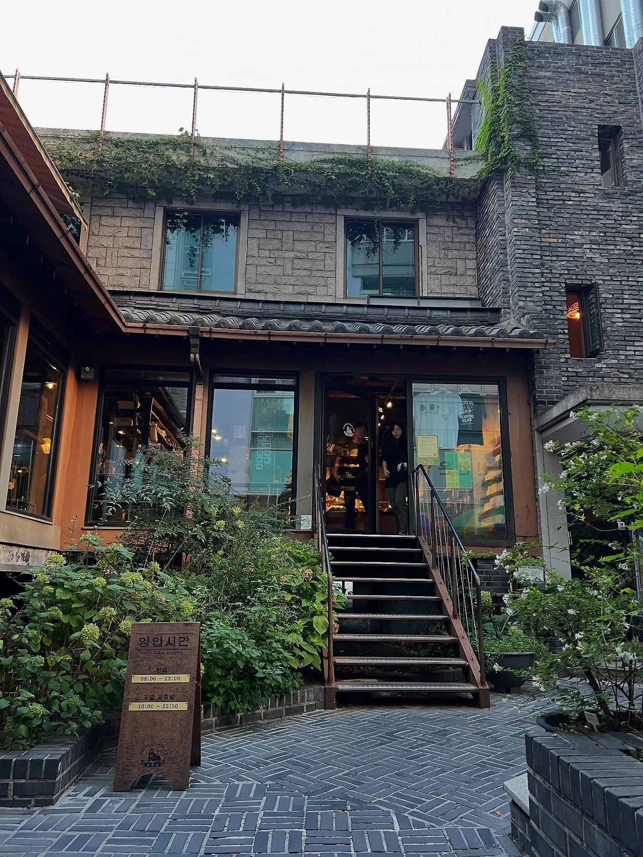 543919869_18526583617045353_1322456774554117597_n.jpg?stp=dst-jpegr_tt6&_nc_cat=102&ccb=1-7&_nc_sid=127cfc&_nc_ohc=MxEu1sxxEbMQ7kNvwFXQb6x&_nc_oc=AdnZ7YvPrQY3xcsNoRdqwP-4EbzHaRv66-H8_-K0lfEg4nnjTtJ9ixZgICcmqsTU1gE&_nc_zt=23&se=-1&_nc_ht=scontent-ssn1-1.xx&_nc_gid=kNbn6NC7Myuqi8wvBd8Qzw&oh=00_Afc906DEU1cRTXl3pLrrtWb4JqNAoiOAsbtvgME4aUWyuA&oe=68E68E6E