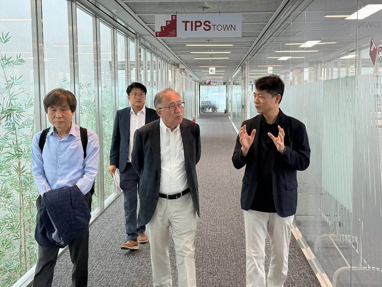 554995265_24776918738594956_5320058939793989473_n.jpg?stp=cp6_dst-jpg_tt6&_nc_cat=109&ccb=1-7&_nc_sid=833d8c&_nc_ohc=xqhY6Dblxz8Q7kNvwEWSA1L&_nc_oc=AdkgQsedivRhOBr08rSEdUWhxZ0PYykQj_YW7yvoUW4-z_qTxsPBanuDudIX4-6mLfk&_nc_zt=23&_nc_ht=scontent-icn2-1.xx&_nc_gid=Rvho1cqjUbysYMl4cdghtw&oh=00_AfbzdYbYB8Pa5lbrm1BLP5J243GXJ-yfN7K66T0APVkIQQ&oe=68E25A0B