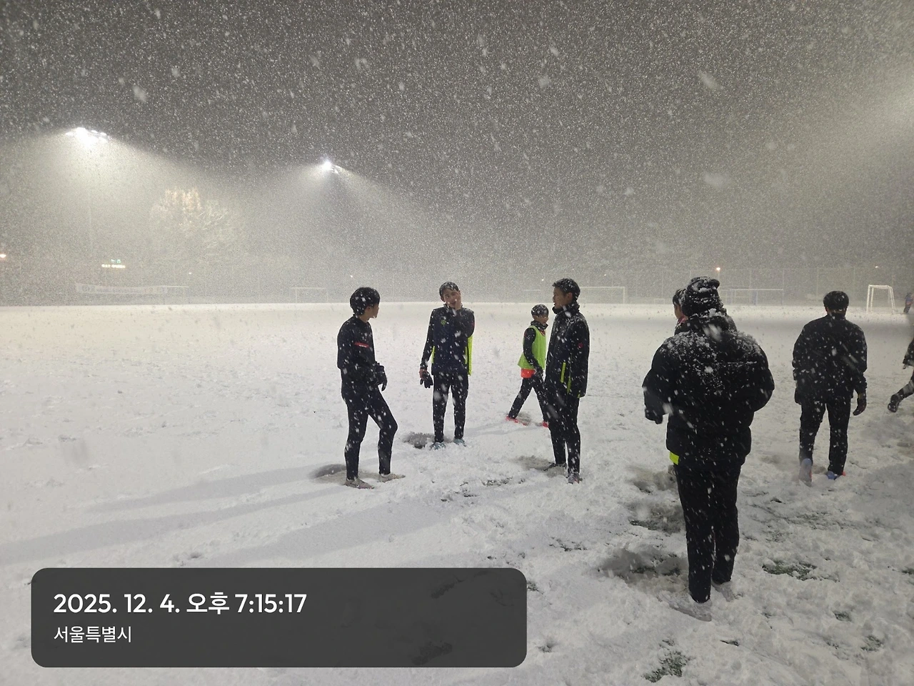 snowy 1st snow!_2025-12-04-20-27-39.jpeg