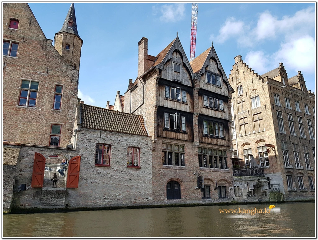 99641F405B75AD403A8BF5