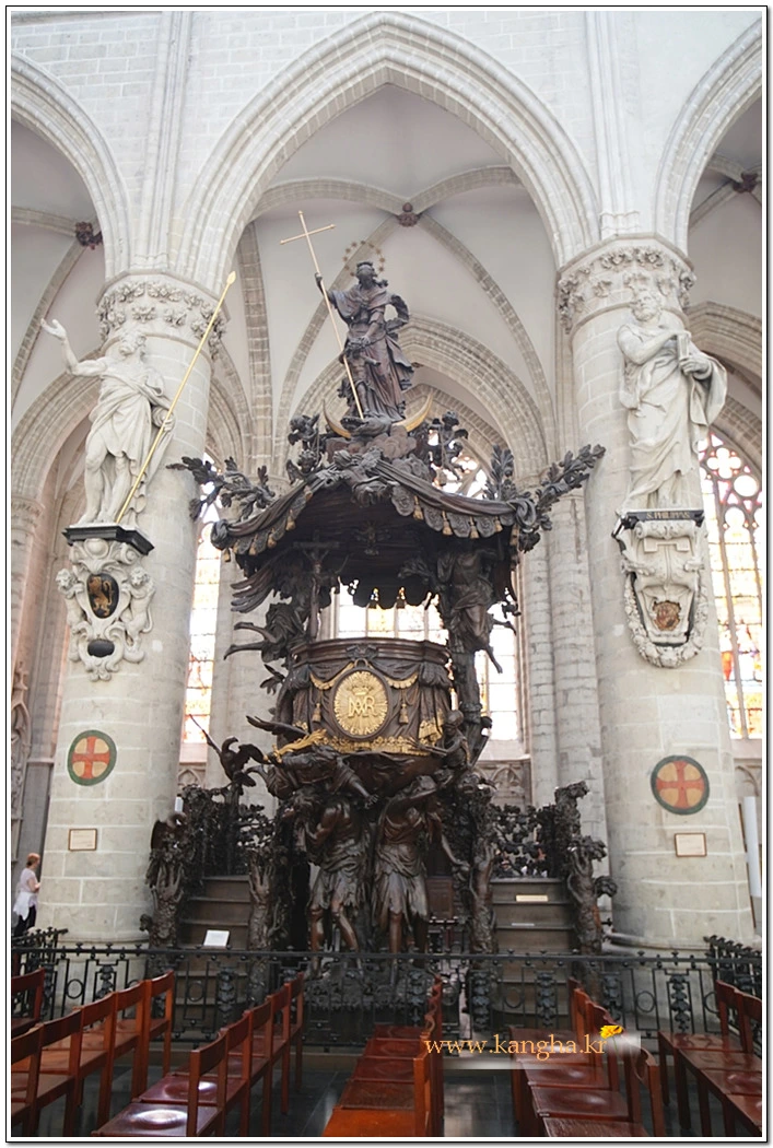 99C0C4425B705E412E0262