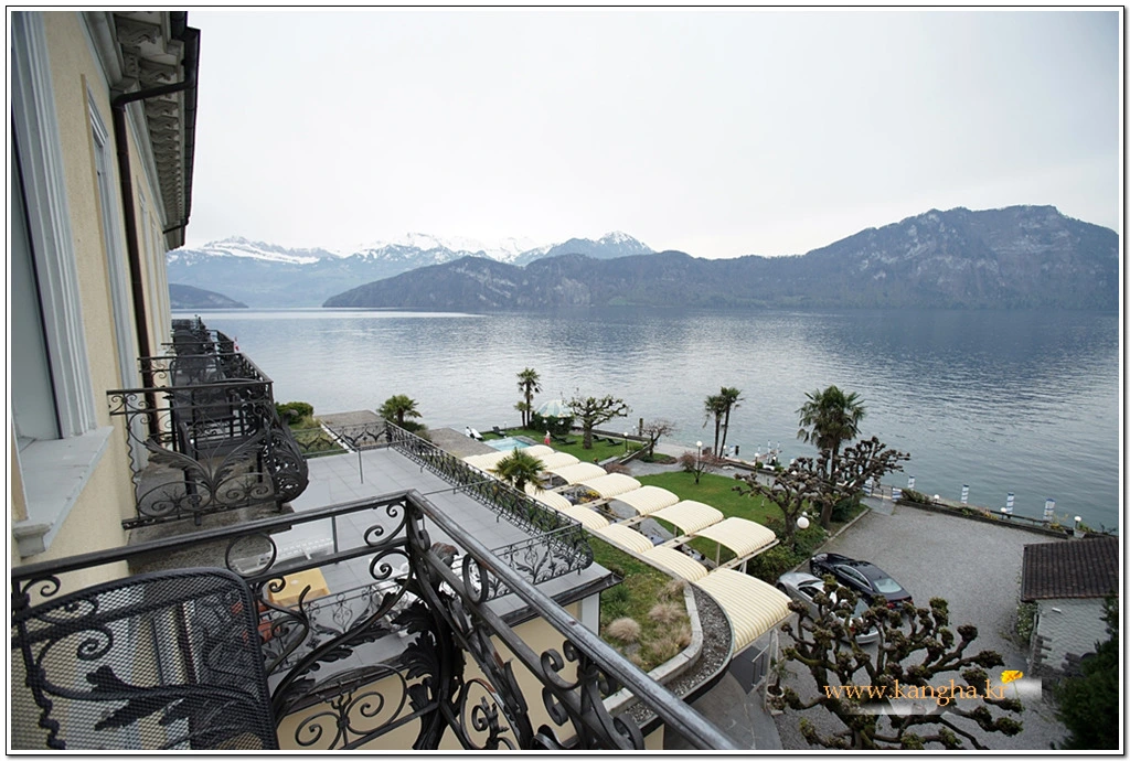 993A4B405B5F40F605A217