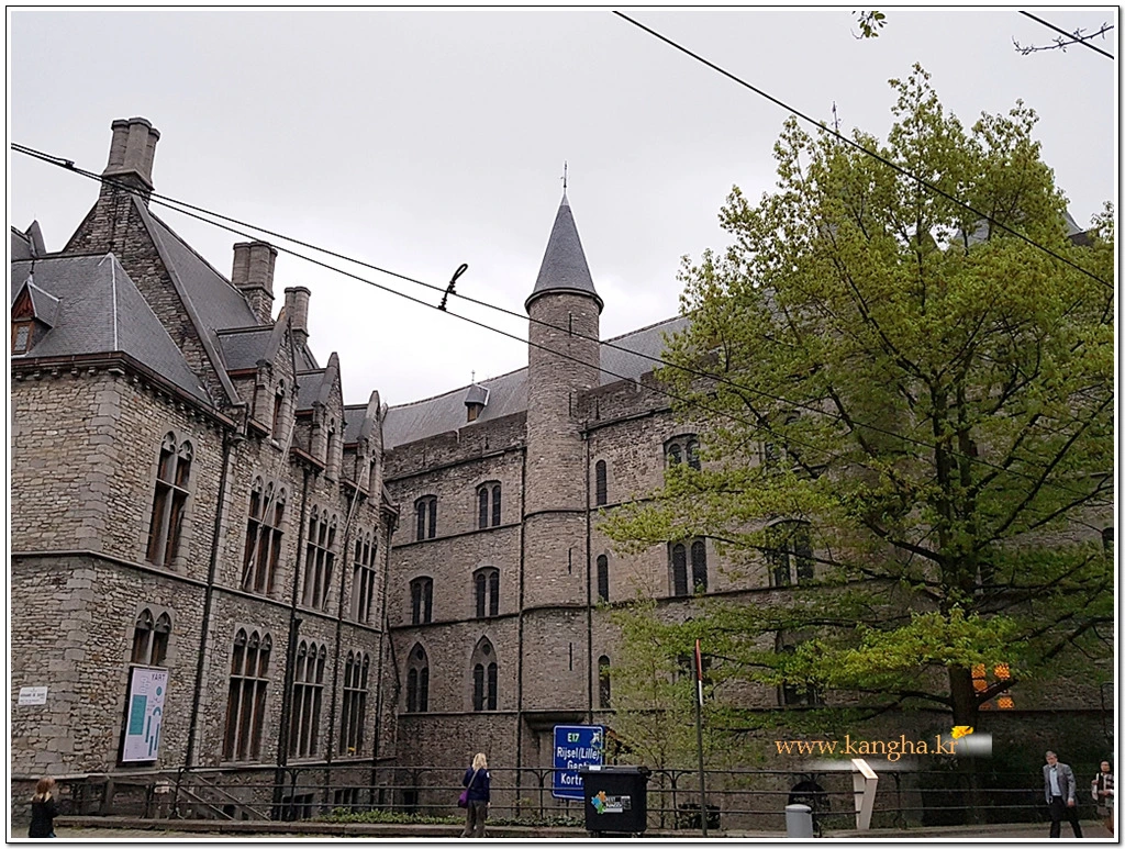 996BCF365B8AC0D1122A34