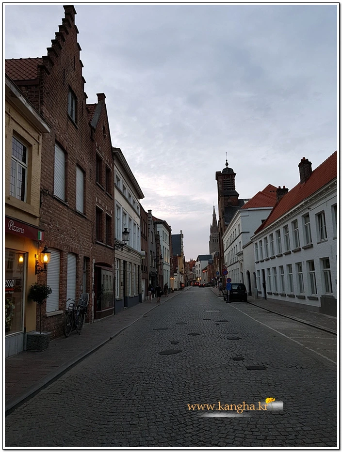 99E7D9365B7448010D3FB6