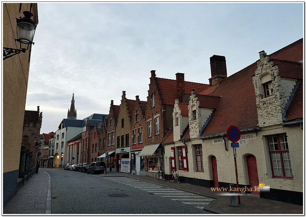 999D10365B74480018E245