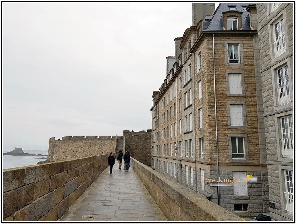 99FDF6345B2C5EEE10EB1B