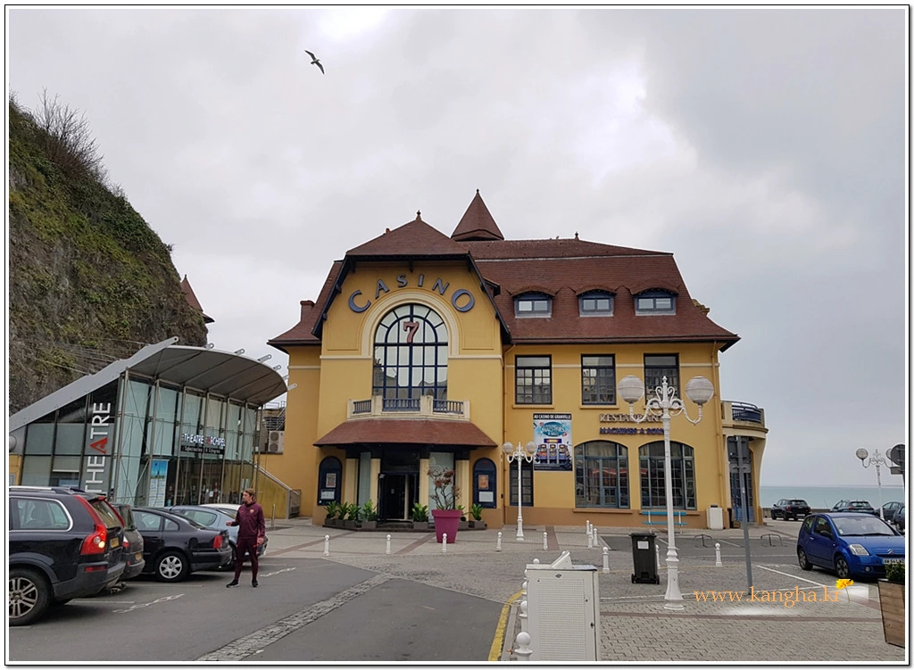 993A6A405B2A6CDE1EFFB5