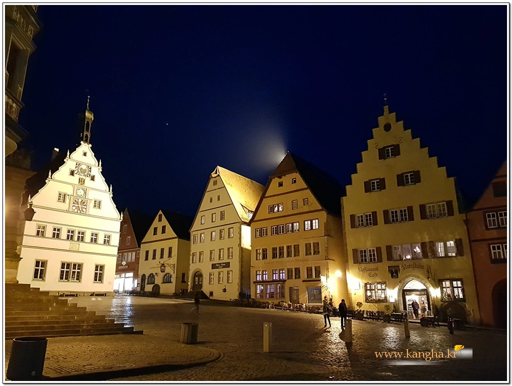 99825F495B554AD83A71F8