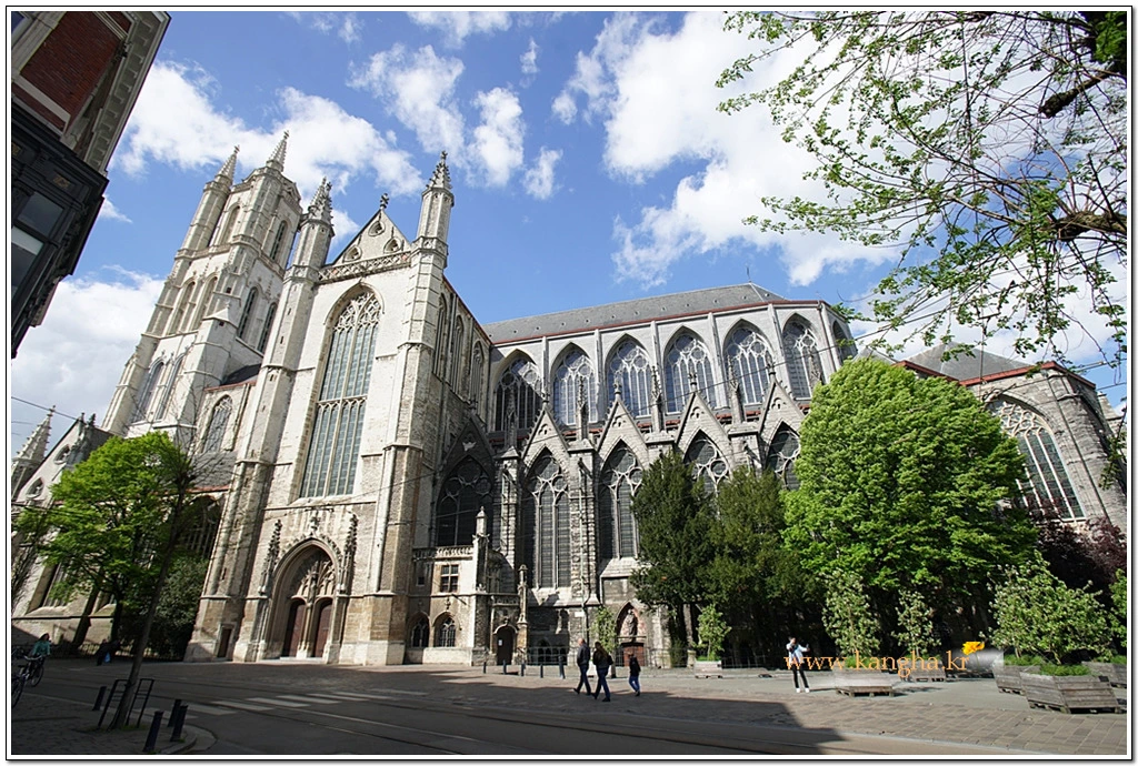 993AAF475B858CF808E856