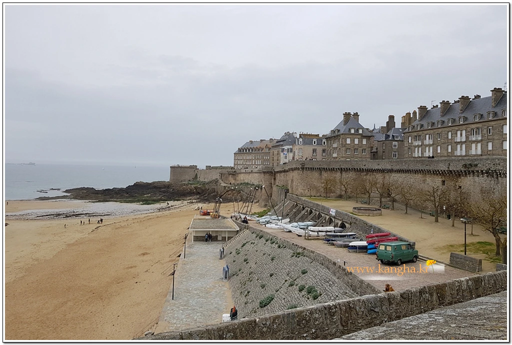 99E987365B2C5F53327D66