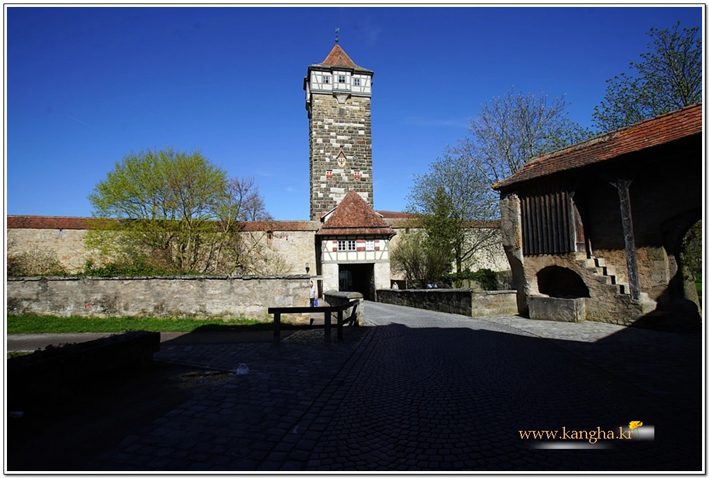 99DB023E5B593EA02D2D4B