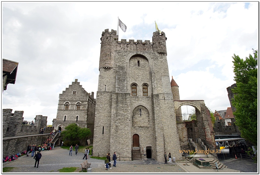 999D614C5B81779D29BD04