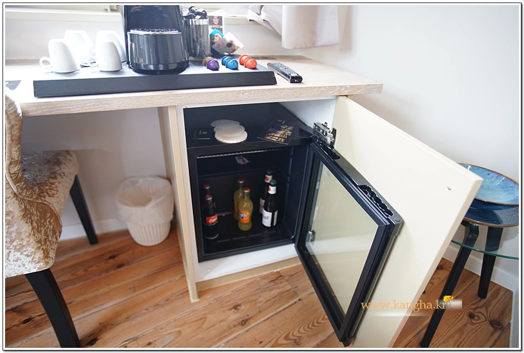 99EC21505B7FF95A20D9BA