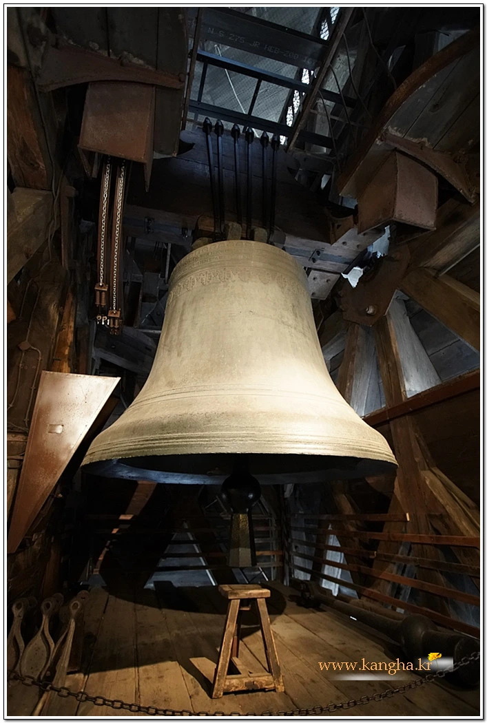 99AC32335B24083216F24A