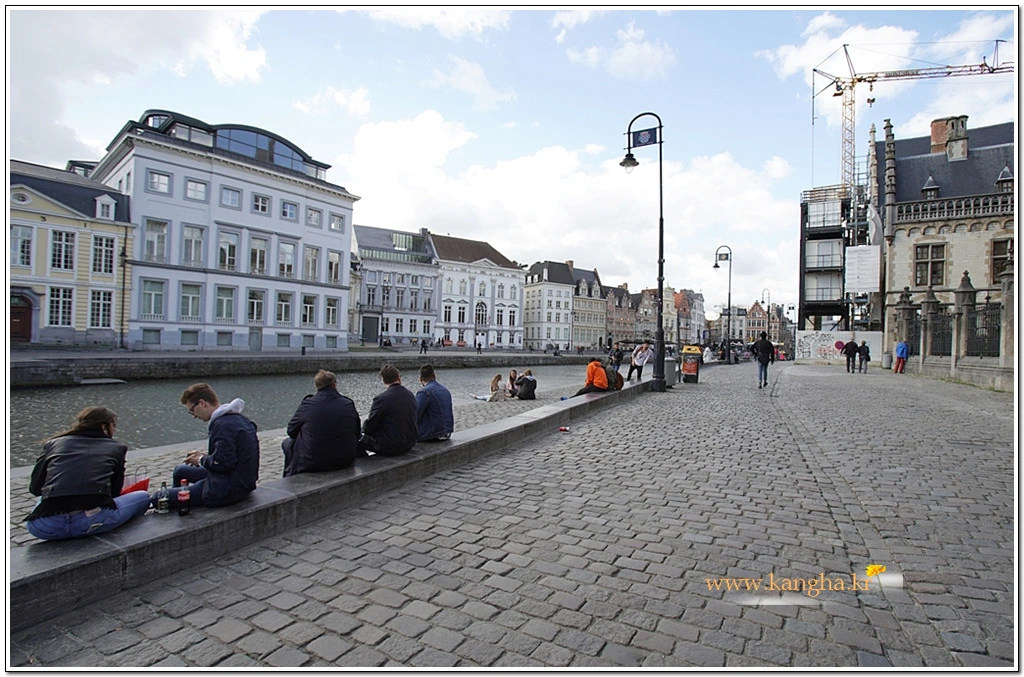 99F385355B8B98F231618F