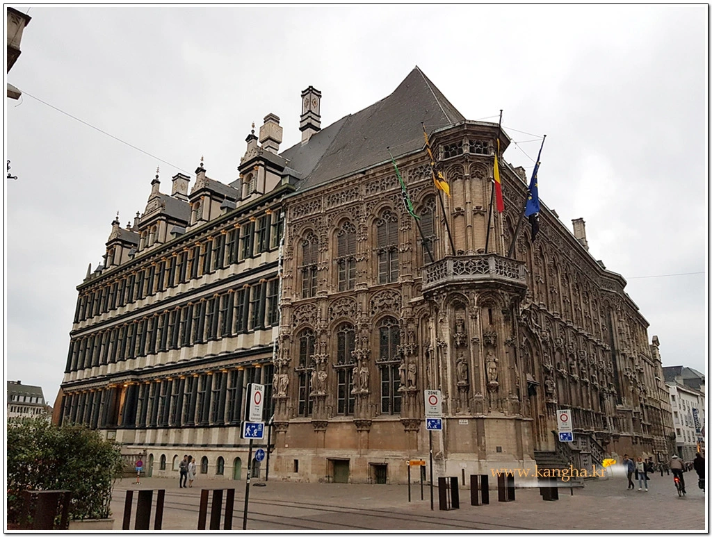 998CBE365B8AC0D21FFCF2