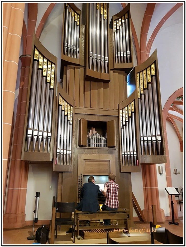 993F39335B4B78E12C4E2D